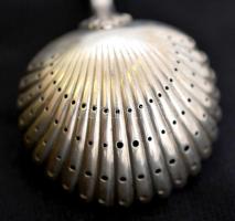 Díszes ezüst (Ag.) szűrőkanál, jelzett, h: 16 cm, nettó 46,3 g