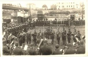 Győr, monitorhajók a kikötőben, ünnepség katonai zenekarral, matrózok a hajókon és a parton / Dunai Flottilla / Donau Flottille / Hungarian Danube Fleet river guard ships, military music band, festival, mariners on the bank and on the ships. Nyugat Fotószalon photo