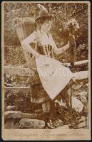 cca 1880 Ausztria, szüretelő asszony fotója / Austrian grape picking woman. 11x17 cm
