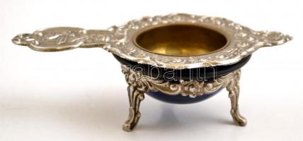 Dekoratív fém szűrő, fémtalpas üveg tartóval, 12×7×4 cm