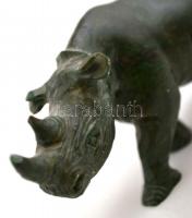 Faragott kő orrszarvú, m:7 cm, h:11 cm