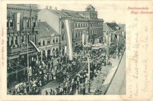 Nagykanizsa, Zászlószentelés a Fő utcán, Klein József üzlete, Bútorraktár (r)