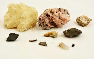 7 db érdekes ásvány és kristály, különböző méretekben