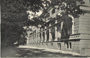 Herkulesfürdő, Baile Herculane; Rezső udvar / Rudolfshof / courtyard (képeslapfüzetből kivágva / cut from postcard booklet)