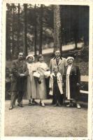 1935 Trencsénteplic, Trencianske Teplice; kirándulók a parkban / tourists in the park, photo