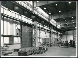 1973-1981 Ganz-Mávag gyárakról készült belső és külső fotók, 6 db, acélszerkezeti gyár műszaki osztá...