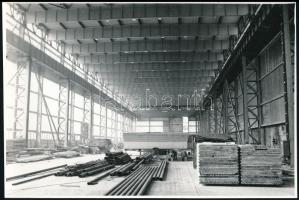 1973-1981 Ganz-Mávag gyárakról készült belső és külső fotók, 6 db, acélszerkezeti gyár műszaki osztá...
