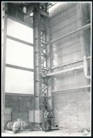 1973-1981 Ganz-Mávag gyárakról készült belső és külső fotók, 6 db, acélszerkezeti gyár műszaki osztá...
