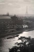 cca 1930 Párizs. Régi ifotó az Eiffel toronnyal. Üvegezett keretben. / Paris vintage birds-eye photo...