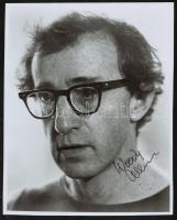 Woody Allen (1935-) amerikai filmrendező aláírása nagyméretű portrén. / American director, Original Signature, 20x24 cm
