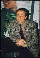Louis Malle (1932-1995), francia filmrendező aláírása eredeti fotón. / French director, Original signature on photo, 14x18 cm
