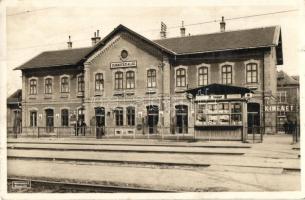 Dunakeszi-Alag, vasútállomás, IBUSZ üzlet (kis szakadás / small tear)