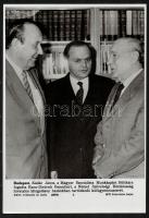 1969-1985 Kádár János külföldi politikusokat fogad, 3 db MTI fotó, 27x18 cm + Ország világ magazin c...
