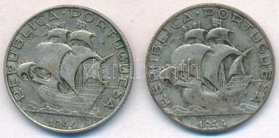 Portugália 1944. 2 1/2Esc Ag (2x) T:2-3 patina 
Portugal 1944. 2 1/2 Escudos Ag (2x) C:XF-F patina
...