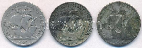 Portugália 1932-1944. 2 1/2Esc Ag (3x) T:2-3 patina 
Portugal 1932-1944. 2 1/2 Escudos Ag (3x) C:XF...