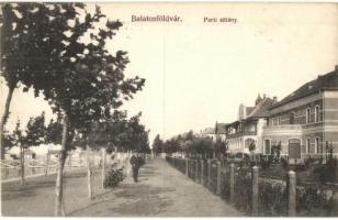 Balatonföldvár, parti sétány villákkal (vágott / cut)