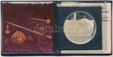 Fülöp Zoltán (1851-) 1978. "Budapest - Parlament / Királyi szent ereklyék" Ag emlékérem to...