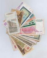 32db-os vegyes bankjegy tétel, benne Jugoszlávia, Csehszlovákia, Olaszország, Szovjetunió, Pakisztán...