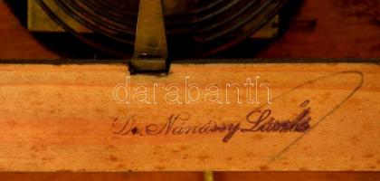 XIX. sz eleje: Biedermeier naptáras keretóra, ingás szerkezettel negyed ütős, felhúzókulcs nélkül, ....