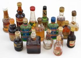 17 kisüveges szeszesital az 1970-es évekből. Magyar ls külföldi, nagyrészt bontatlanok,