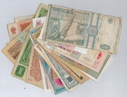 32db-os vegyes külföldi bankjegy tétel, benne Románia, Oroszország, Horvátország, Olaszország, Kínai...