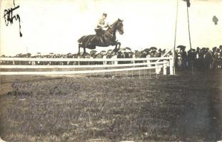 1913 Huszár lovon katonai lovas díjugrató versenyen / Military equestrian show jumping race, photo