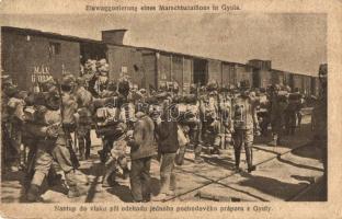 Gyula, Einwaggonierung eines Marschbataillons / Nastup do vlaku pri odehodu jednoha pochodového / march battalion boarding the train (EB)