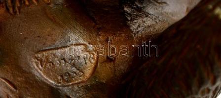 Vass Áron(1891-1979): Medve, festett kerámia, jelzett, 11×7 cm