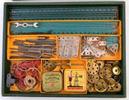 2 db Märklin és 2 db Meccano játék szett, eredeti dobozaikban, hiányosak