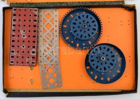 2 db Märklin és 2 db Meccano játék szett, eredeti dobozaikban, hiányosak