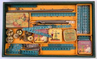 2 db Märklin és 2 db Meccano játék szett, eredeti dobozaikban, hiányosak