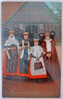 81 db régi magyar városképes lap és motívumlap vegyesen (művészlapok, virágok, folklór, stb.) albumb...