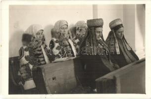 7 db főleg régi erdélyi folklór motívumlap / 7 mostly pre-1945 Transylvanian folklore motive cards