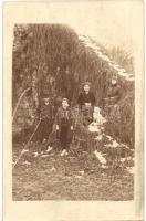 1918 Bethlen, Beclean; családi fotó télen / family photo in winter (EK)