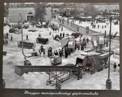 1958 Budapest, a 62. Országos Mezőgazdasági kiállítás és vásár, fotóalbum 50 db vintage fényképpel, ...