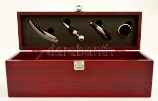 Dekoratív fa borosüveg tartó, nyitókészlettel