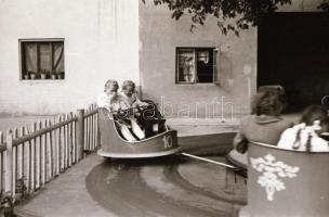 cca 1952 Budapest, Vidámpark, 14 db vintage negatív, Kotnyek Antal (1921-1990) fotóriporter hagyaték...