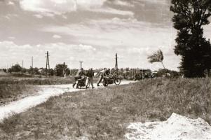 cca 1950 Kirándulás Csepel motorokkal, 6 db vintage negatív, Kotnyek Antal (1921-1990) fotóriporter hagyatékából, 24x36 mm