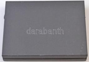 Éremtartó kazetta, kivehető tálcával, összesen 24 férőhellyel. Használt, jó állapotban