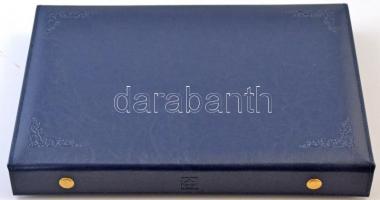 "NUMIS" kék műbőr éremtartó, egy kivehető tálcával, összesen 18 férőhellyel, használt, de ...