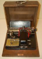 cca 1923 AEG Mignon tipusú mutatópálcás írógép magyar betükkel. Az írógép-történelem redkívül érdekes darabja, igazi ritkaság! Az írógép müködőképes, kiváló állapotban van, eredeti tokkal.