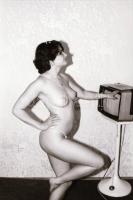 cca 1968 Portfólió készítés egy lakótelepi lakásban, 39 db szolidan erotikus vintage negatív, 24x36 ...