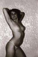 cca 1968 Portfólió készítés egy lakótelepi lakásban, 39 db szolidan erotikus vintage negatív, 24x36 ...