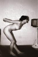 cca 1968 Portfólió készítés egy lakótelepi lakásban, 39 db szolidan erotikus vintage negatív, 24x36 ...