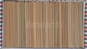 700 db régi és modern külföldi képeslap, vegyes minőség / 700 pre-1945 and modern European postcards...