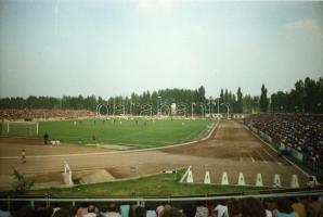 1977 Kecskeméti városképek, épületfotók, 21 db szabadon felhasználható, professzionális minőségű neg...