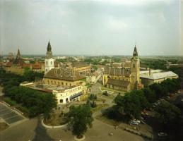 1977 Kecskeméti városképek, épületfotók, 21 db szabadon felhasználható, professzionális minőségű neg...