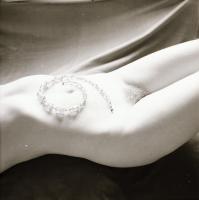 cca 1978 Különféle helyszíneken készült, szolidan erotikus felvételek, 13 db vintage negatív, 6x6 cm...