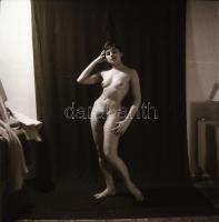 cca 1968 Lányok, asszonyok pucéran, 9 db szolidan erotikus felvétel, 6x6 cm és 6x9 cm-es vintage neg...