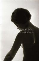 cca 1970 Szolidan erotikus műtermi felvételek, 33 db vintage negatív, 24x36 mm